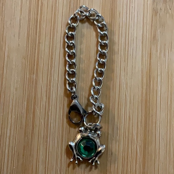 Hand Crafted Stanley Cup Charm Frog with Emerald Stone Cup Handle Green Silver - Picture 7 of 8